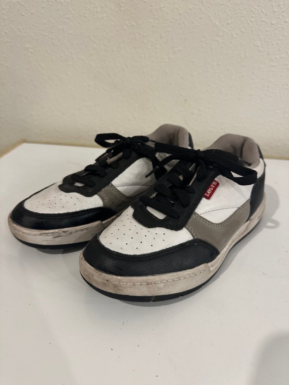Levi's Kids Sneakers — Boys 3M, Black White Gray, Lace-Up, Fair Condition